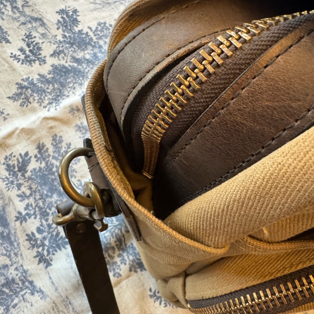 Filson 258 rugged computer bag - image 6